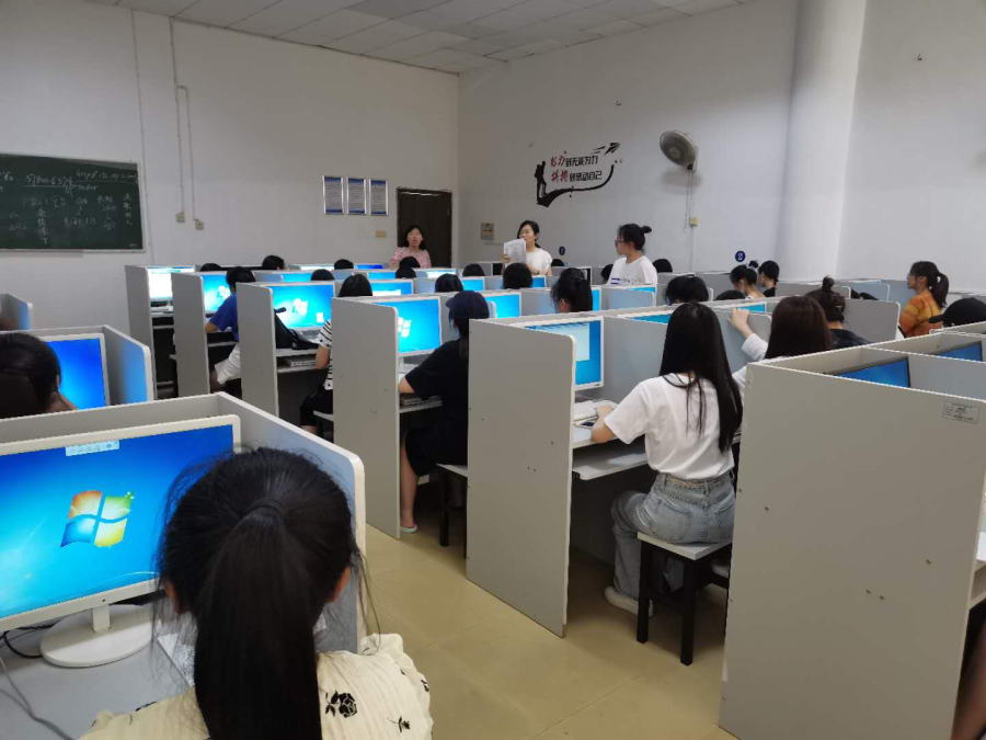 线上招聘会现场.png