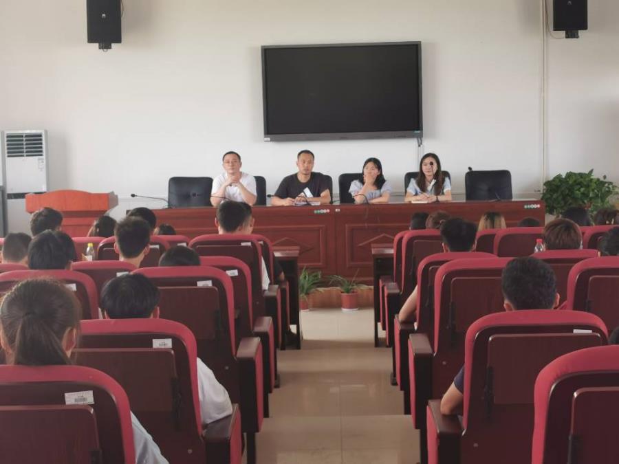 新学期第一次学生干部大会.jpg