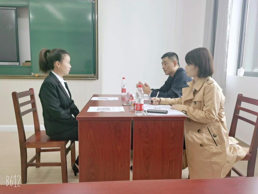 “一对一”招聘现场.jpg