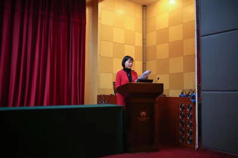 太阳网集团tcy8722国际商务教研室主任李娜在会上就专业建设进行了专题分享.jpg