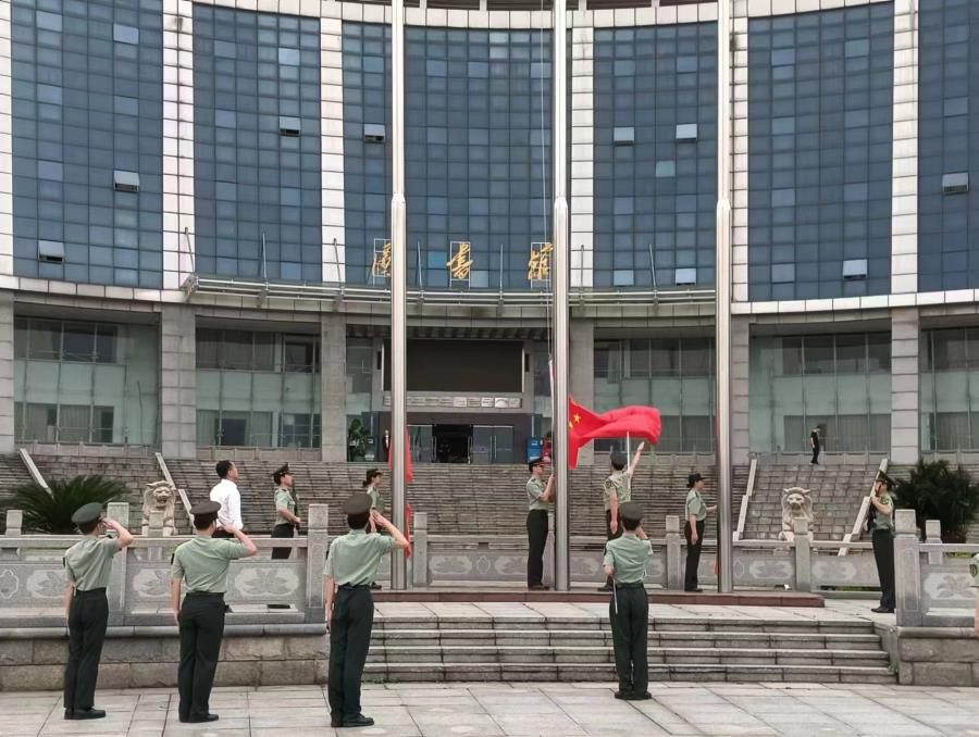 升国旗.jpg