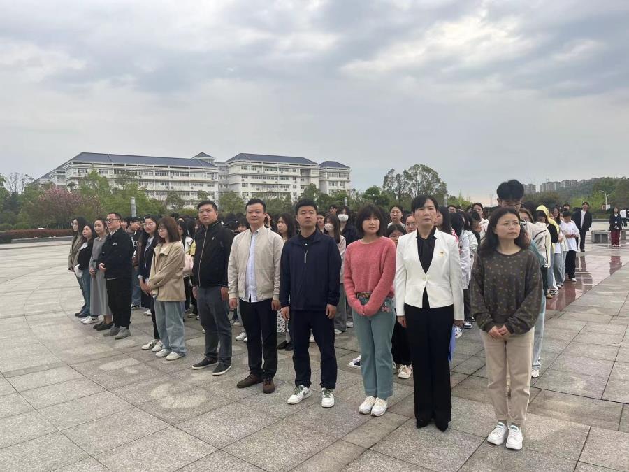 参加仪式全体师生.jpg